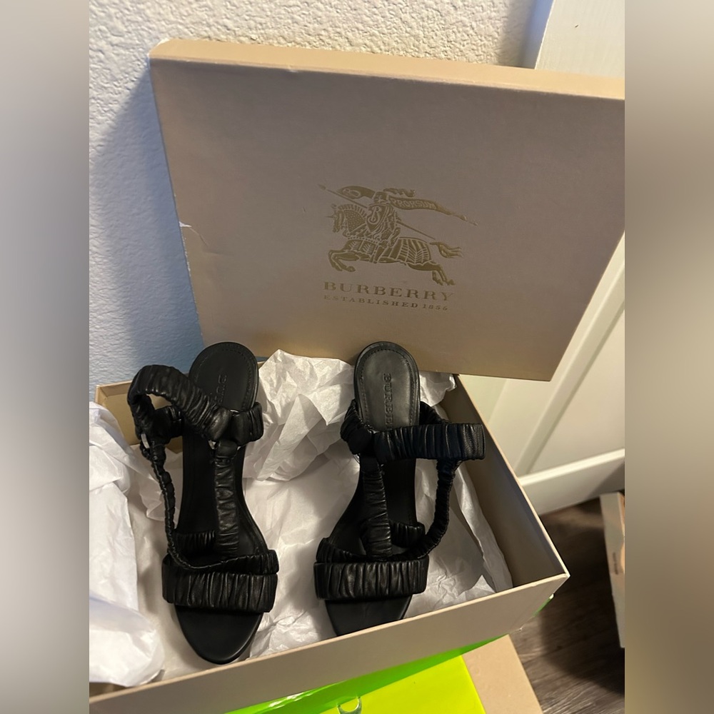 Burberry, black heels, size 37.5 LIKE NEW!!!!
